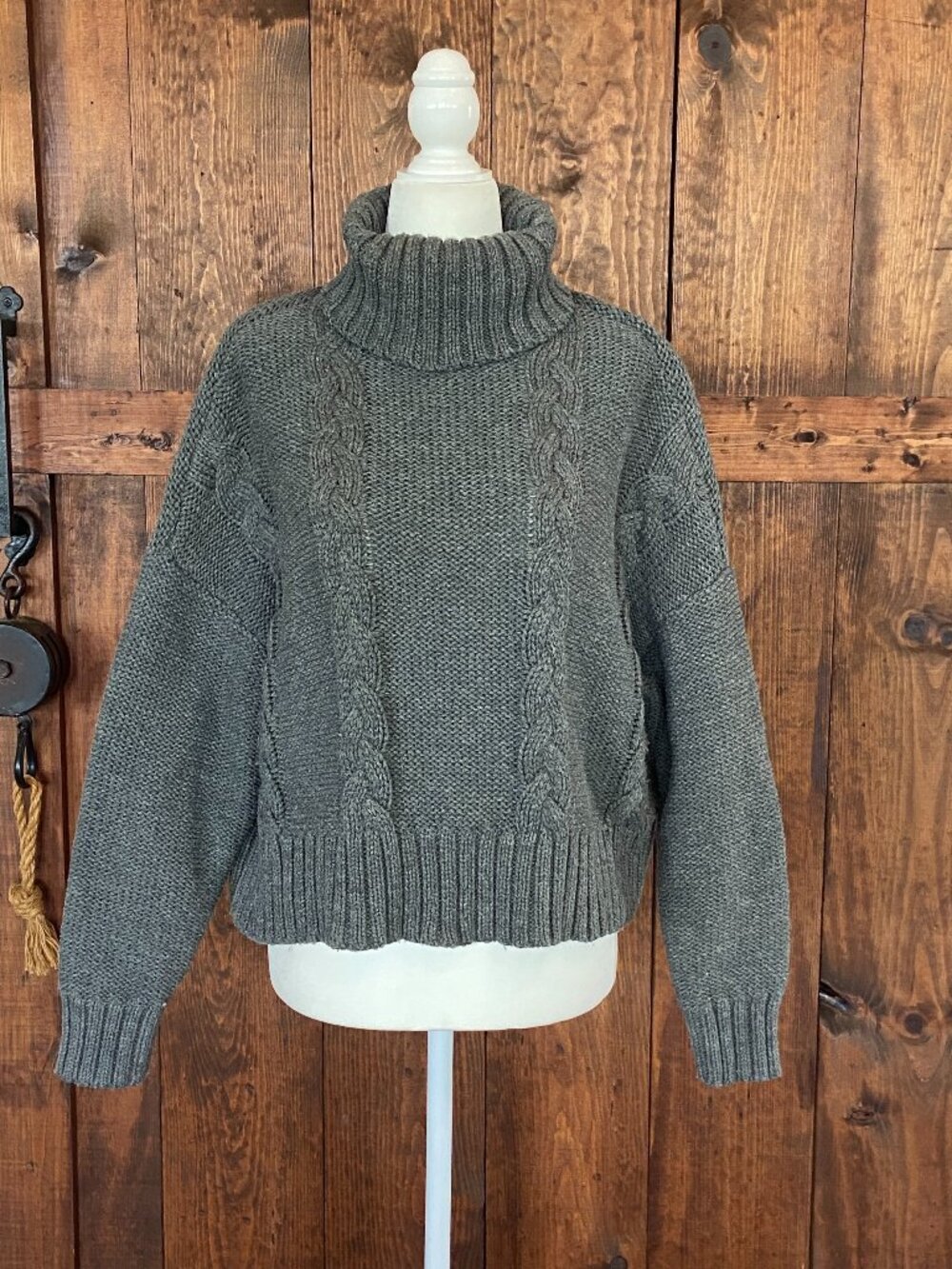 Cropped Boxy Cable Knit Turtle Neck Gray Women's Sweater SZ M